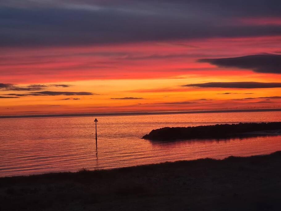 Awave From It All - Escape The City Life Jaywick Sands 외부 사진