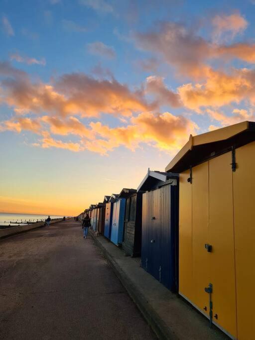 Awave From It All - Escape The City Life Jaywick Sands 외부 사진